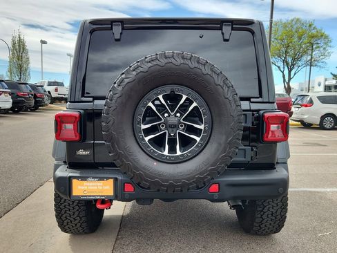 Certified 2024 Jeep Wrangler Unlimited Rubicon AWD/4WD image 11