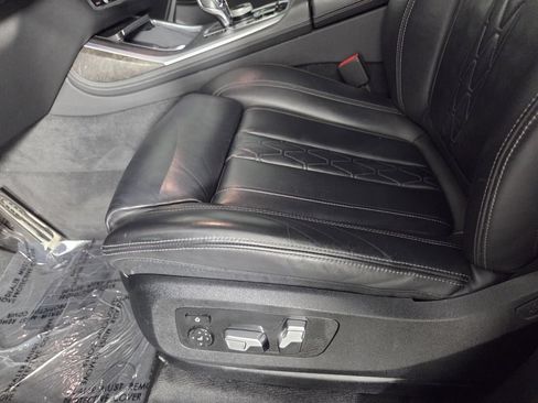 Used 2021 BMW X7 xDrive40i w/ M Sport Package AWD/4WD image 10