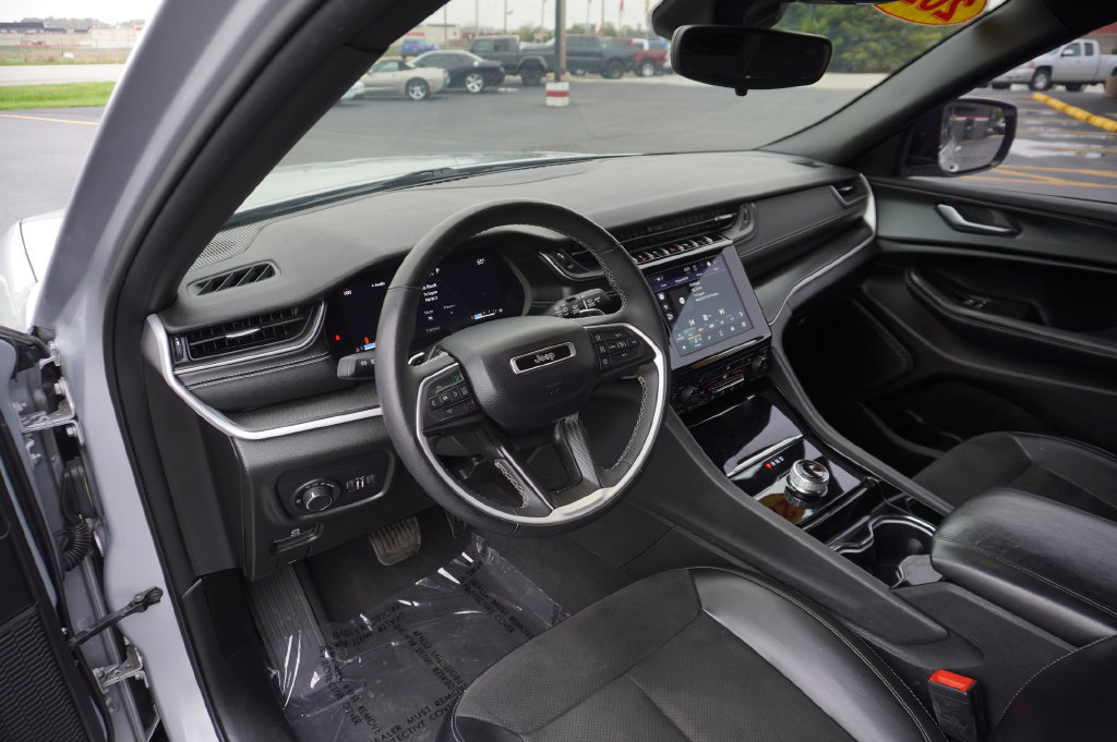Used 2023 Jeep Grand Cherokee Altitude AWD/4WD image 25