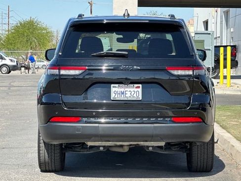 Certified 2023 Jeep Grand Cherokee Altitude RWD image 4