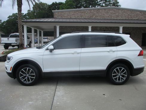 Used 2020 Volkswagen Tiguan SE w/ Panoramic Sunroof Package FWD image 18
