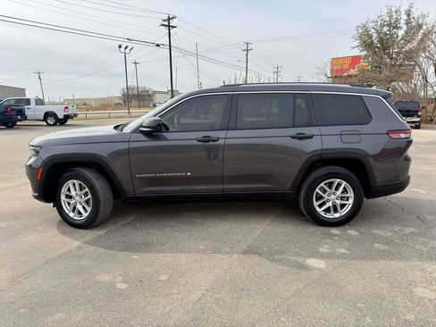 Used 2023 Jeep Grand Cherokee L Laredo image 2