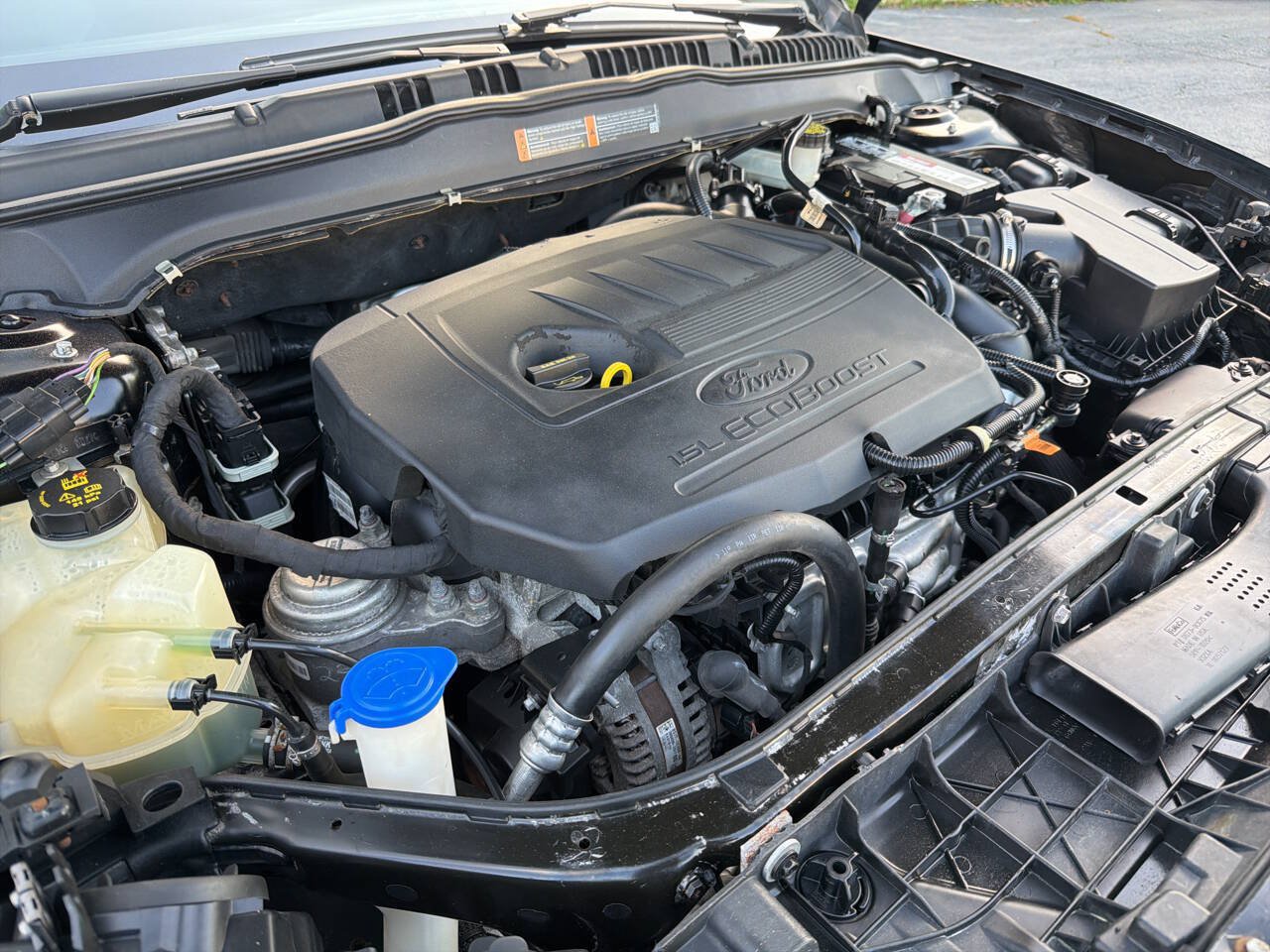 Used 2017 Ford Fusion SE w/ Equipment Group 201A FWD image 37