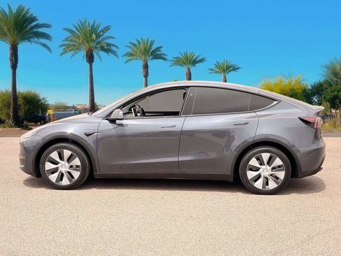 Used 2023 Tesla Model Y Long Range AWD/4WD image 2