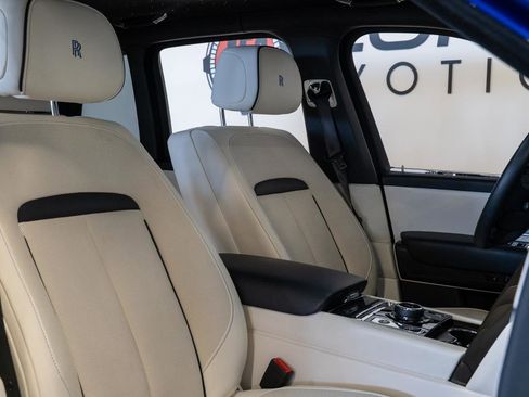 Used 2021 Rolls-Royce Cullinan Black Badge image 17