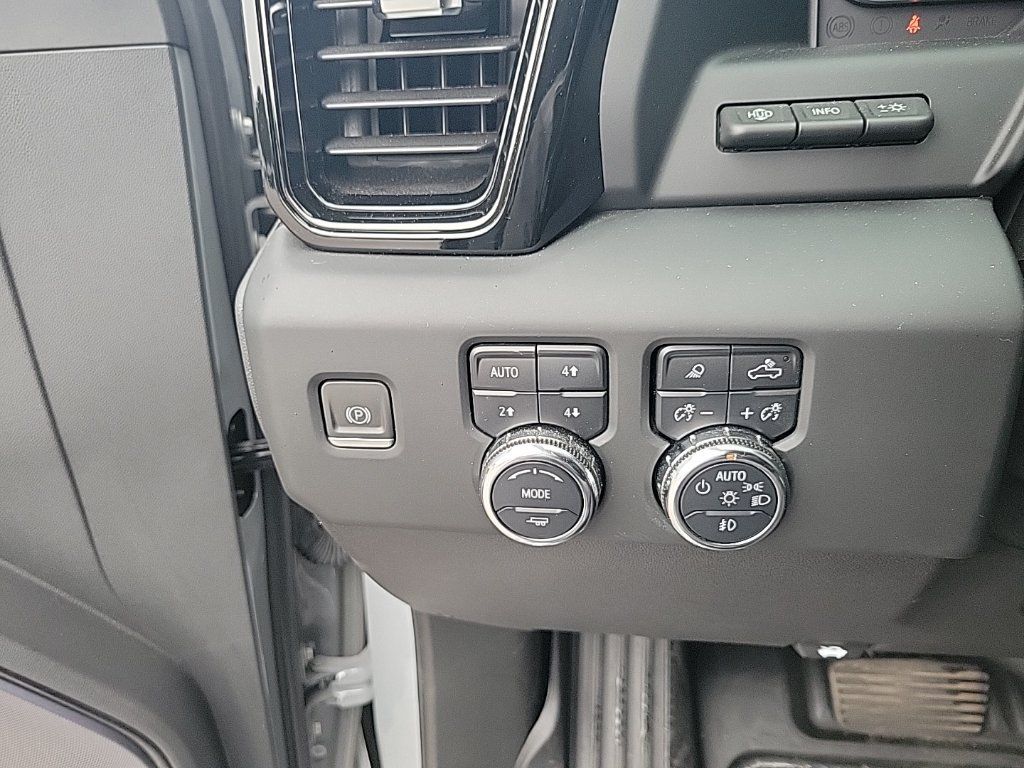 Used 2024 GMC Sierra 2500 AT4X AWD/4WD image 36