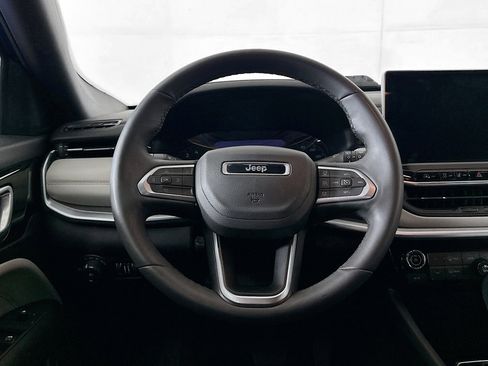 Used 2025 Jeep Compass Limited image 18