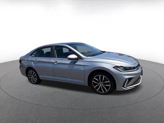 Used 2025 Volkswagen Jetta SE FWD video 2