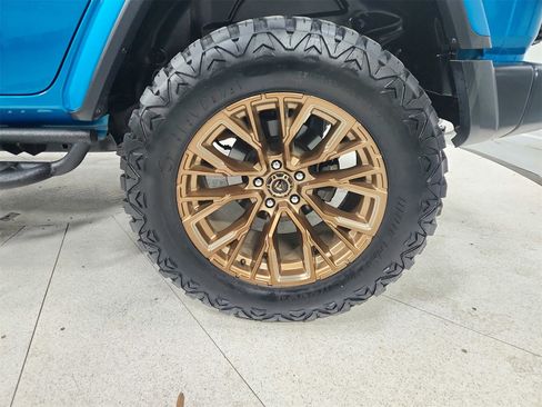 Used 2020 Jeep Wrangler Unlimited Sahara image 40