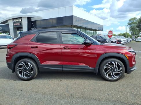 Certified 2025 Chevrolet TrailBlazer RS w/ Convenience Package FWD image 2