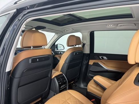 Used 2024 BMW X7 xDrive40i w/ Premium Package image 21