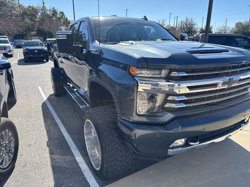 Used 2020 Chevrolet Silverado 2500 High Country image 3