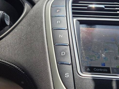 Used 2017 Lincoln MKX Reserve FWD image 15