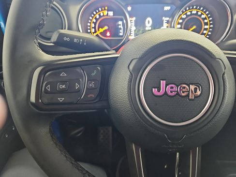 Used 2023 Jeep Gladiator Willys image 13