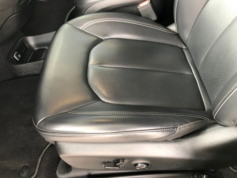 Used 2023 Chrysler Pacifica Touring-L w/ S Appearance Package FWD image 19
