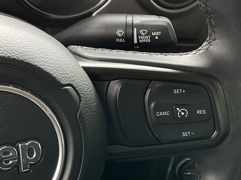 Used 2022 Jeep Gladiator Sport image 24