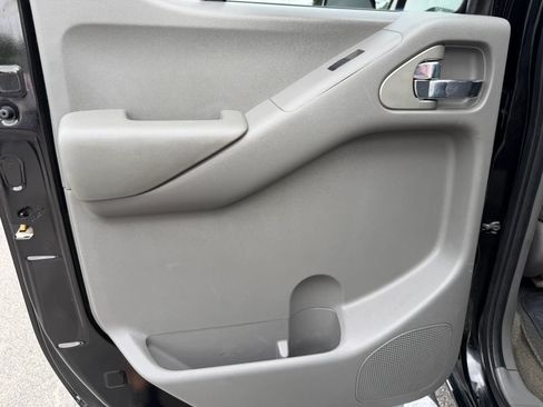 Used 2009 Nissan Frontier SE w/ SE Value Truck Pkg RWD image 14