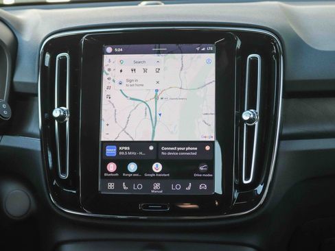 Used 2023 Volvo XC40 Recharge Plus w/ Protection Package Premier AWD/4WD image 16