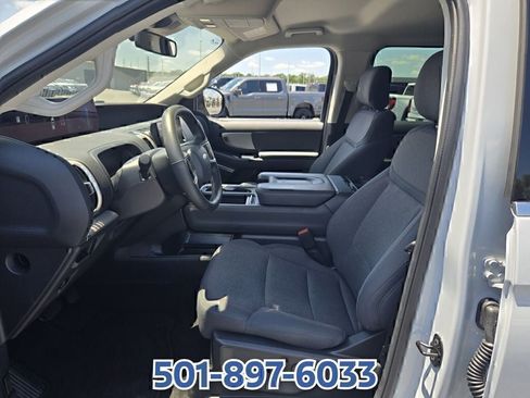 Used 2025 Ford Expedition Active RWD image 11