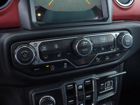 Certified 2020 Jeep Gladiator Rubicon AWD/4WD image 18