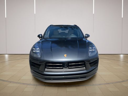 Certified 2026 Porsche Macan AWD/4WD image 10