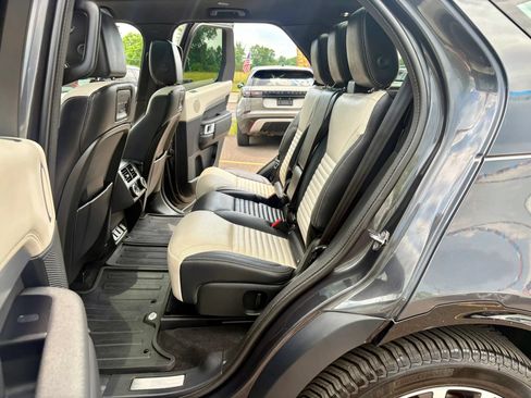 Used 2022 Land Rover Discovery S R-Dynamic AWD/4WD image 20