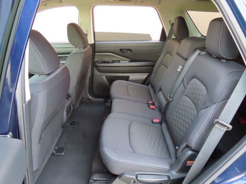 Used 2024 Nissan Pathfinder SV AWD/4WD image 32