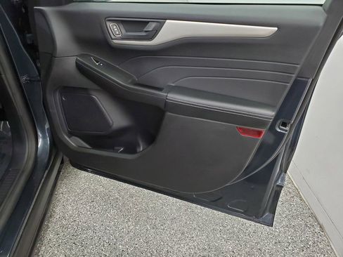 Used 2022 Ford Escape SE w/ Cold Weather Package image 18