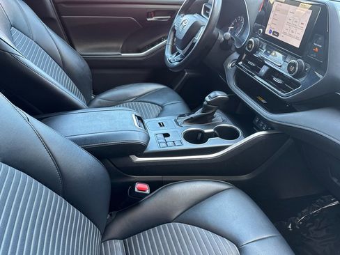 Certified 2024 Toyota Highlander XSE FWD image 23