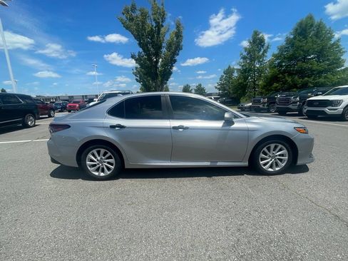 Used 2022 Toyota Camry LE FWD image 8
