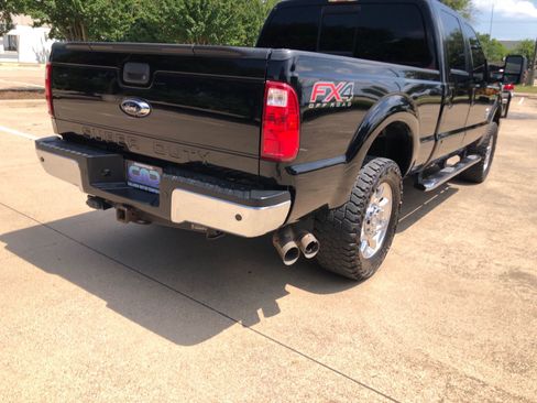 Used 2016 Ford F250 Lariat w/ Lariat Interior Package image 6