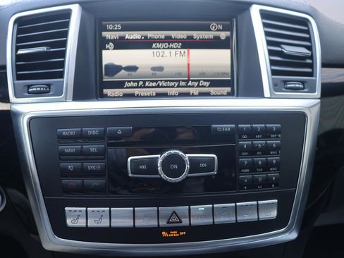 Used 2015 Mercedes-Benz GL 63 AMG 4MATIC image 37