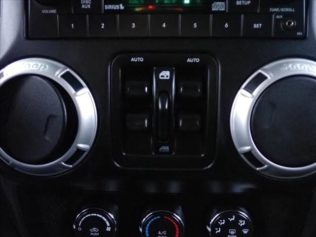 Used 2017 Jeep Wrangler Unlimited Rubicon AWD/4WD image 17