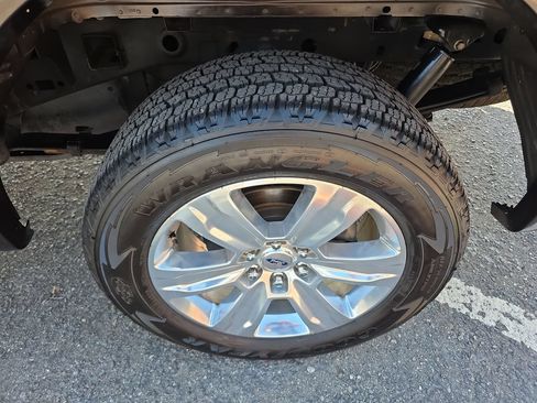 Used 2018 Ford F150 Platinum w/ Equipment Group 701A Luxury AWD/4WD image 39
