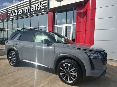 New 2026 Nissan Pathfinder Platinum w/ Cargo Package