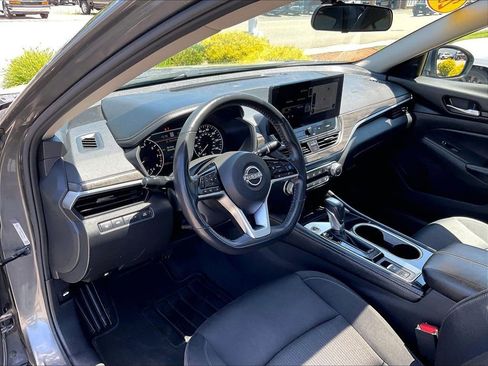 Used 2024 Nissan Altima 2.5 SV w/ SV Premium Package FWD image 8