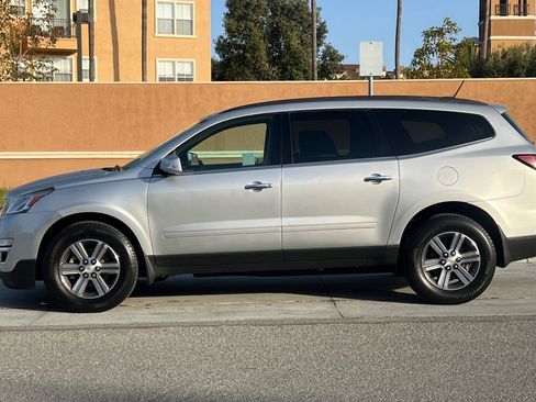 Used 2017 Chevrolet Traverse LT image 7
