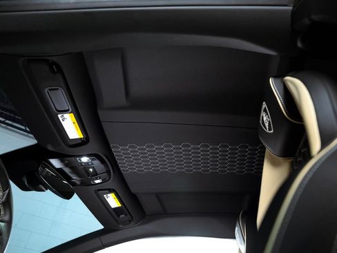 Used 2024 Lamborghini Revuelto AWD/4WD image 28