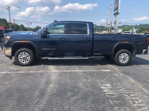 Used 2022 GMC Sierra 2500 SLE w/ SLE Value Package; AWD/4WD image 3
