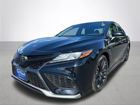 Used 2023 Toyota Camry XSE FWD image 2