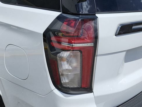Certified 2022 Chevrolet Tahoe Z71 w/ Luxury Package AWD/4WD image 8