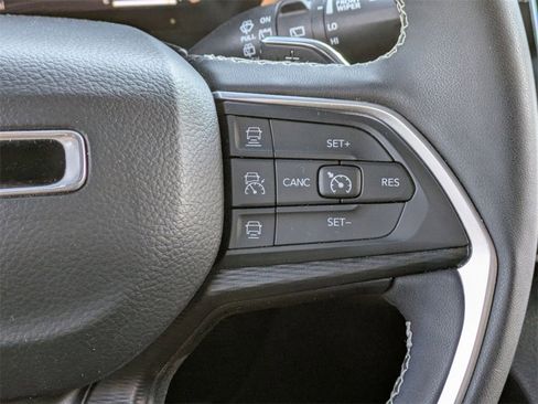 Used 2024 Jeep Grand Cherokee Altitude image 21