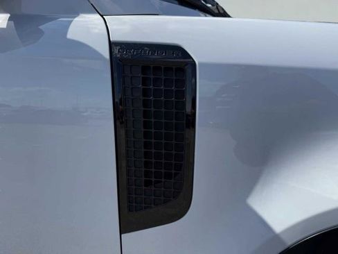 Used 2021 Land Rover Defender 90 AWD/4WD image 9