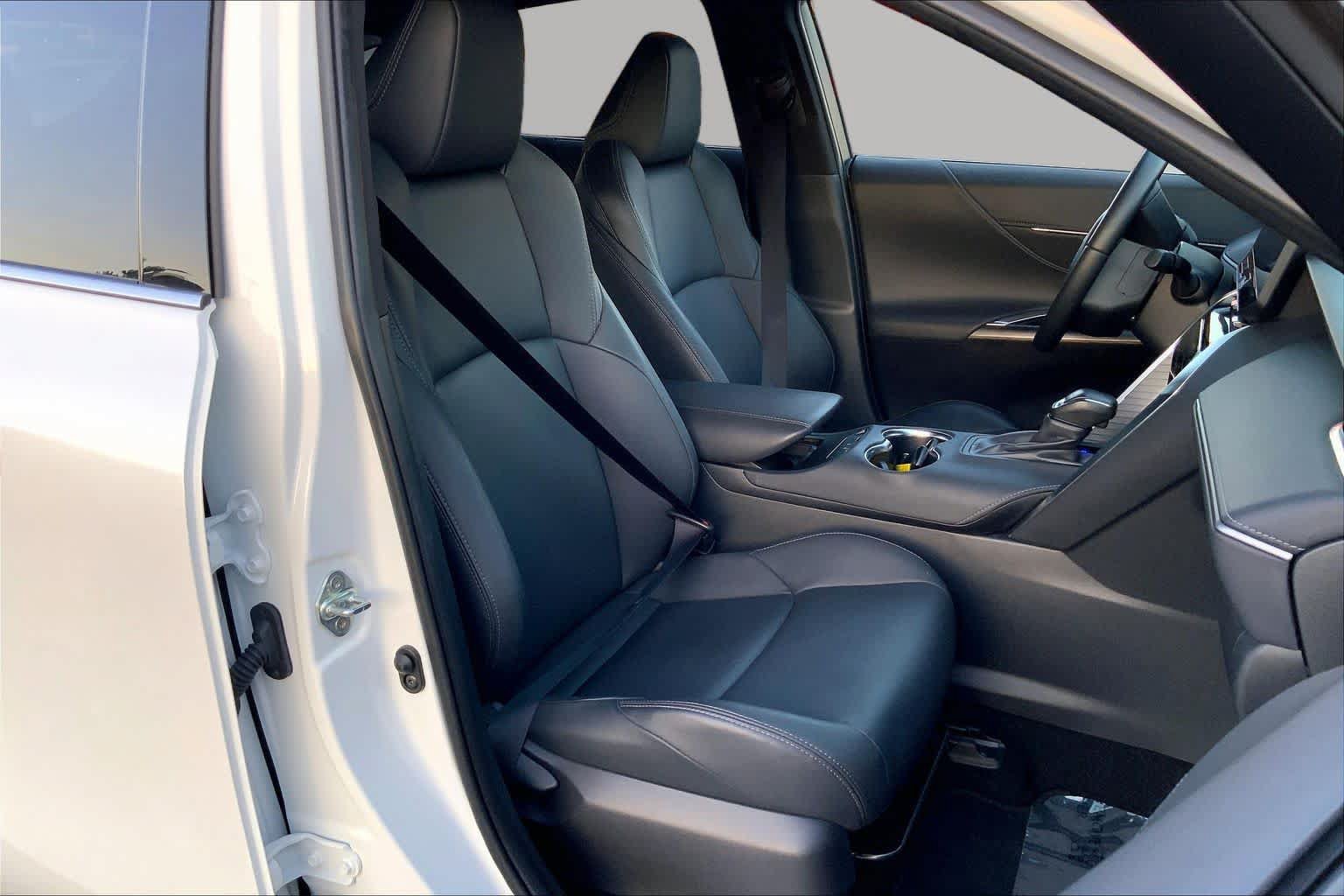 Used 2024 Toyota Venza Nightshade AWD/4WD image 8