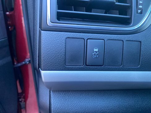 Used 2017 Toyota Camry SE image 18