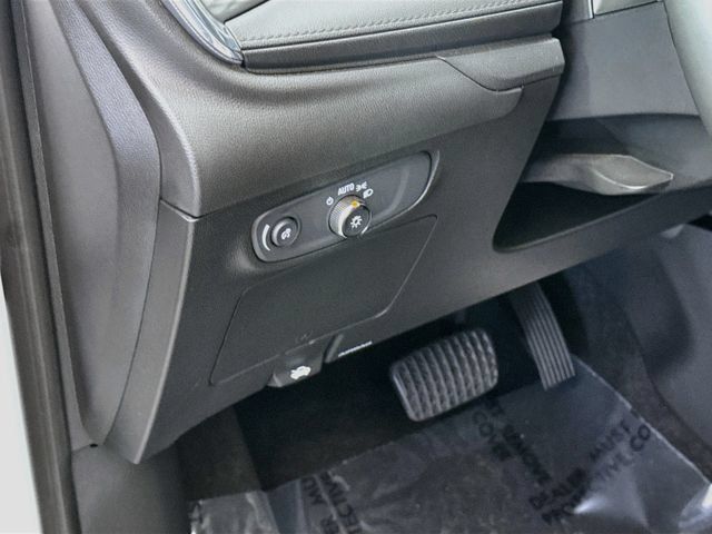 Used 2025 Buick Encore GX Avenir w/ Avenir Technology Package FWD image 11