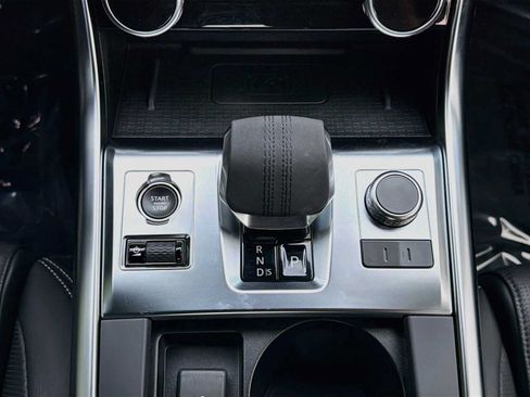 Certified 2023 Jaguar XF R-Dynamic SE AWD/4WD image 10