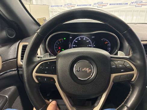 Used 2017 Jeep Grand Cherokee Limited image 23