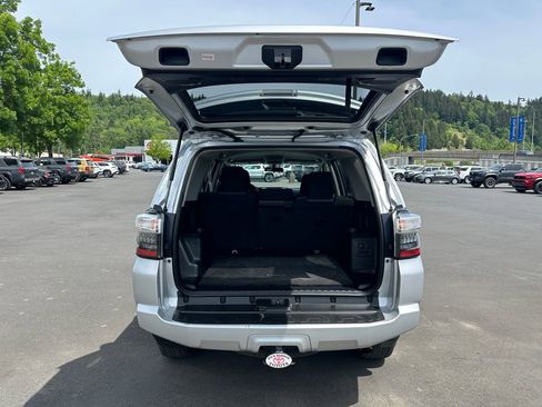 Used 2016 Toyota 4Runner SR5 AWD/4WD image 11