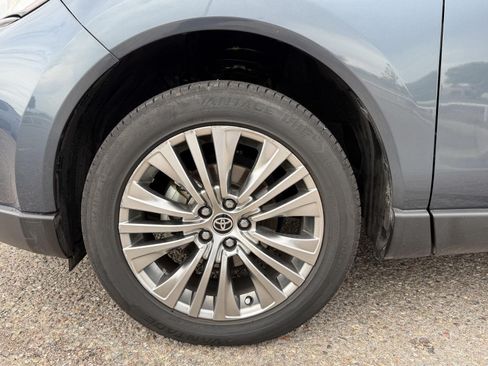 Used 2021 Toyota Venza XLE w/ Softex Package AWD/4WD image 40
